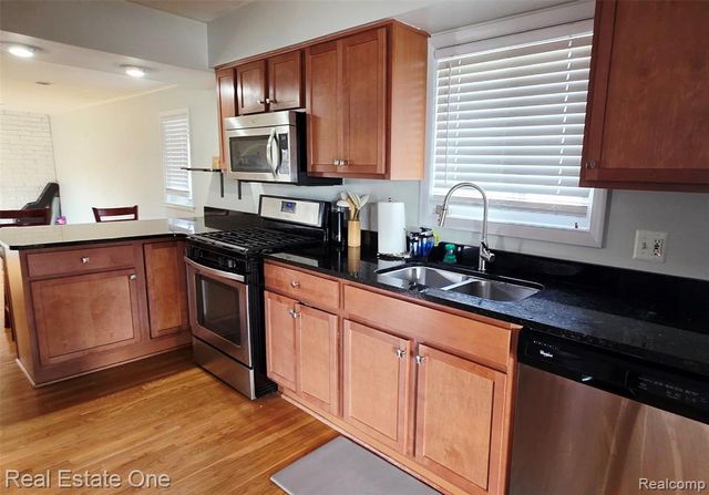 4217 Crooks Road, Royal Oak, MI 48073