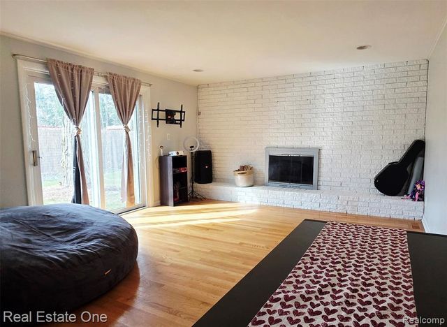 4217 Crooks Road, Royal Oak, MI 48073