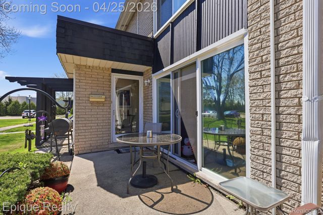 8727 Kennedy Circle 4, Warren, MI 48093