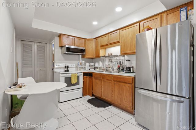 8727 Kennedy Circle 4, Warren, MI 48093