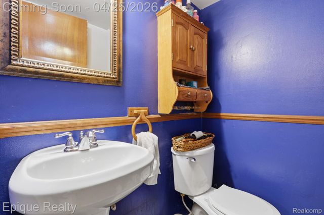 8727 Kennedy Circle 4, Warren, MI 48093