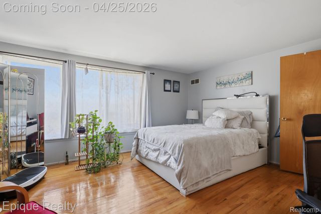 8727 Kennedy Circle 4, Warren, MI 48093