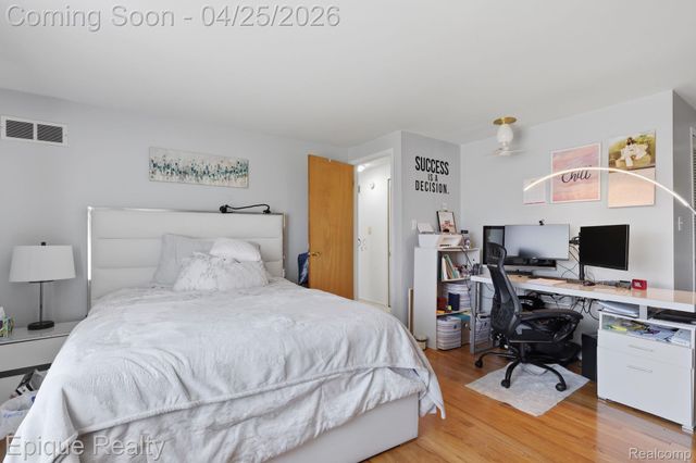 8727 Kennedy Circle 4, Warren, MI 48093