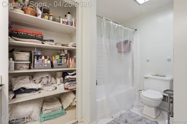8727 Kennedy Circle 4, Warren, MI 48093