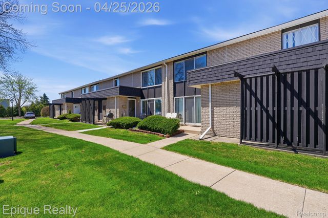 8727 Kennedy Circle 4, Warren, MI 48093