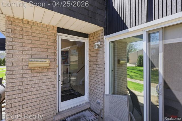 8727 Kennedy Circle 4, Warren, MI 48093