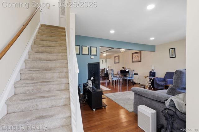 8727 Kennedy Circle 4, Warren, MI 48093
