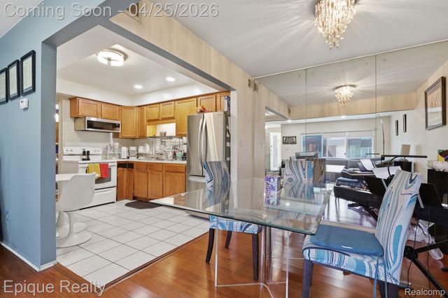 8727 Kennedy Circle 4, Warren, MI 48093