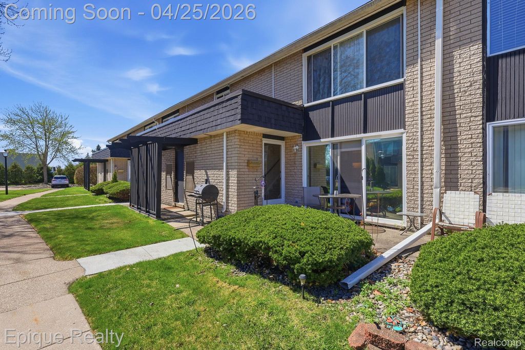 8727 Kennedy Circle 4, Warren, MI 48093