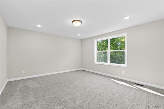 425 Jubilee Drive, Whitmore Lake, MI 48189