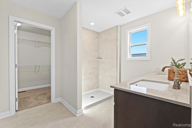 425 Jubilee Drive, Whitmore Lake, MI 48189