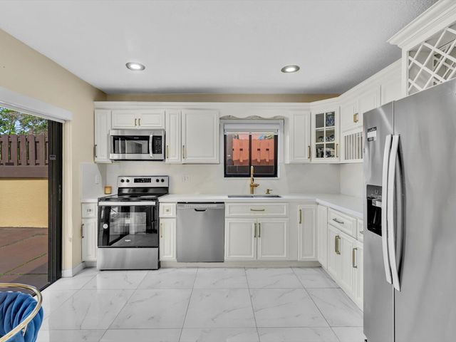 20331 NE 10th Court, Miami, FL 33179