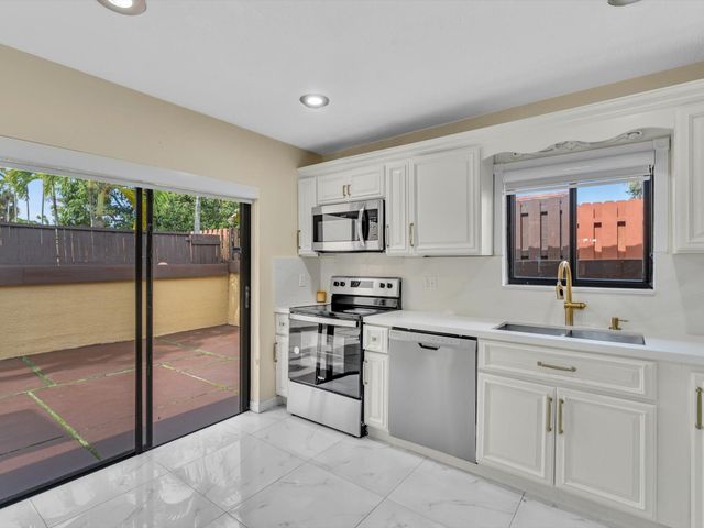 20331 NE 10th Court, Miami, FL 33179