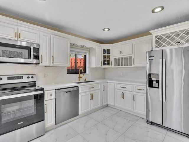 20331 NE 10th Court, Miami, FL 33179