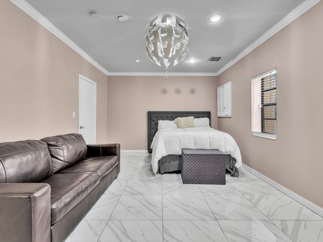 20331 NE 10th Court, Miami, FL 33179