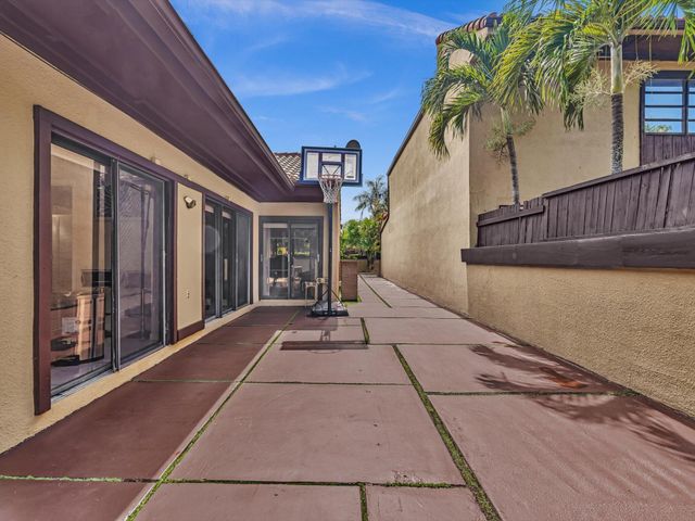 20331 NE 10th Court, Miami, FL 33179