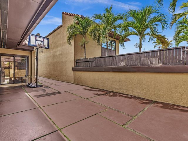 20331 NE 10th Court, Miami, FL 33179