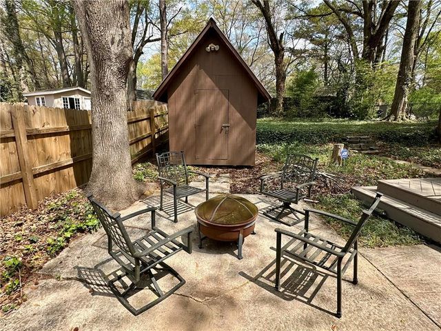 592 Scott Circle, Decatur, GA 30033