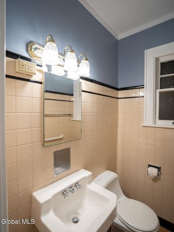 1 McLeod Road, Troy, NY 12180