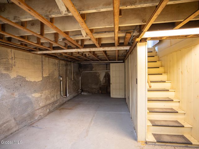 1 McLeod Road, Troy, NY 12180