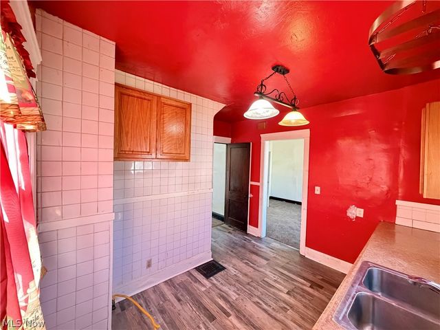 9711 Parmelee Avenue, Cleveland, OH 44108