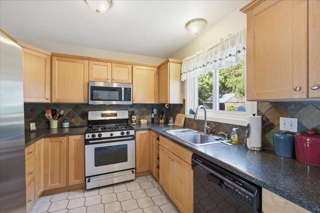 E11 Stonehedge Drive, South Burlington, VT 05403