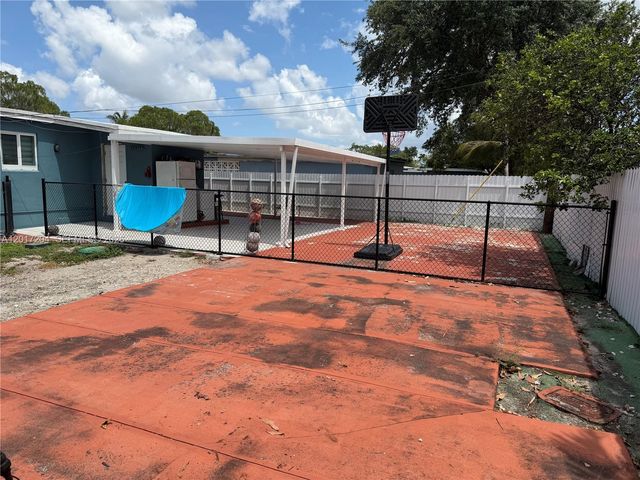 12455 W Randall Park Dr, Miami, FL 33167