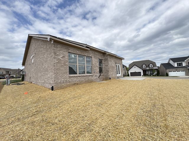101 Turf Way Street, Gallatin, TN 37066
