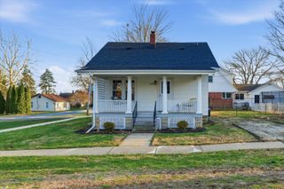 107 E Dunbar Street, Mahomet, IL 61853