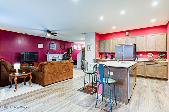 3718 Creekstone Bluff Blvd, La Grange, KY 40031