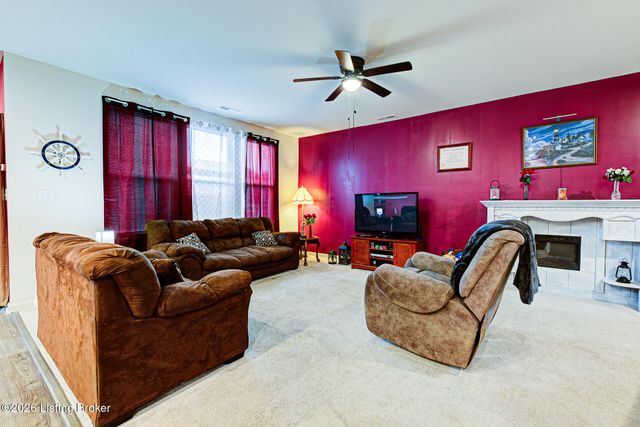 3718 Creekstone Bluff Blvd, La Grange, KY 40031