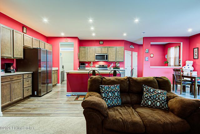 3718 Creekstone Bluff Blvd, La Grange, KY 40031