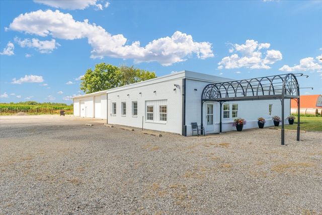 176 S Henning Road, Danville, IL 61832