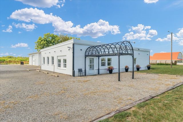 176 S Henning Road, Danville, IL 61832