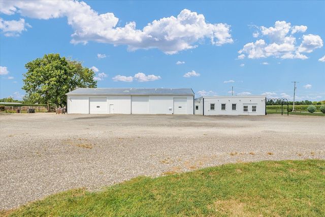 176 S Henning Road, Danville, IL 61832