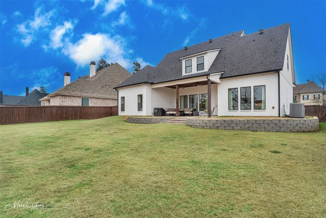 10946 Whispering Path Drive, Shreveport, LA 71106