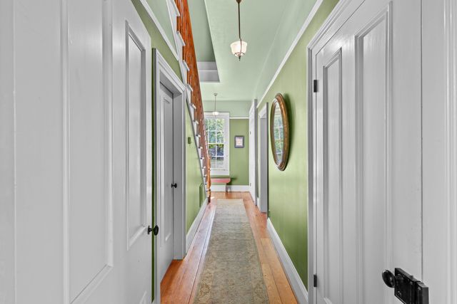 220 8th Street, Jacksonville, OR 97530