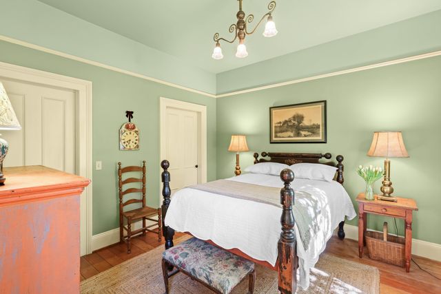 220 8th Street, Jacksonville, OR 97530