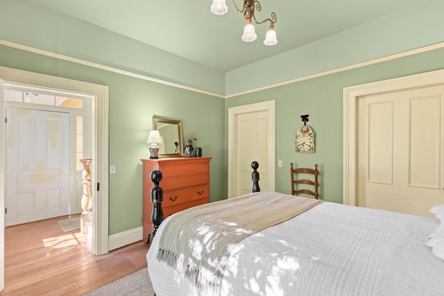 220 8th Street, Jacksonville, OR 97530