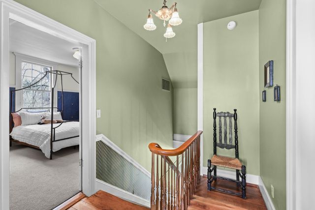 220 8th Street, Jacksonville, OR 97530