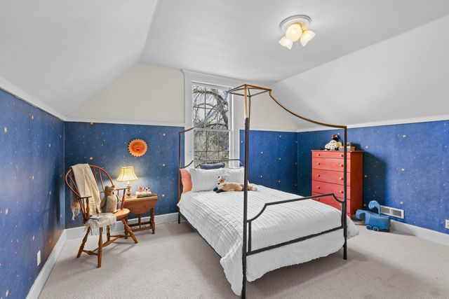 220 8th Street, Jacksonville, OR 97530