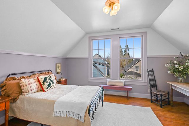 220 8th Street, Jacksonville, OR 97530