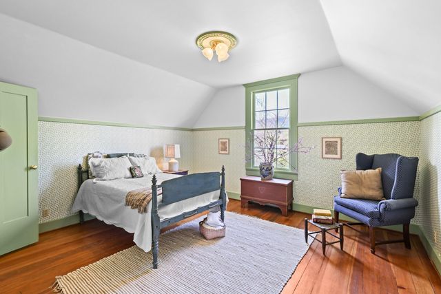 220 8th Street, Jacksonville, OR 97530