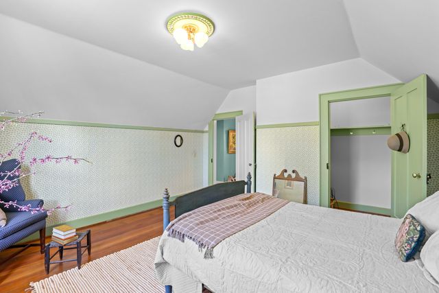 220 8th Street, Jacksonville, OR 97530