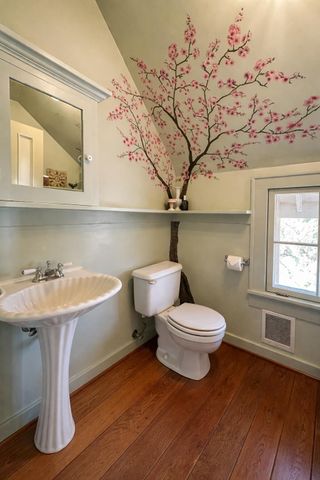 220 8th Street, Jacksonville, OR 97530