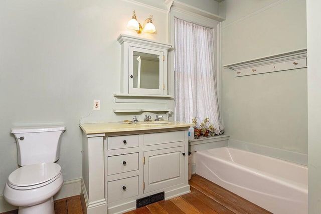 220 8th Street, Jacksonville, OR 97530