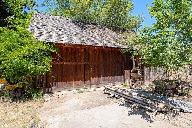 220 8th Street, Jacksonville, OR 97530