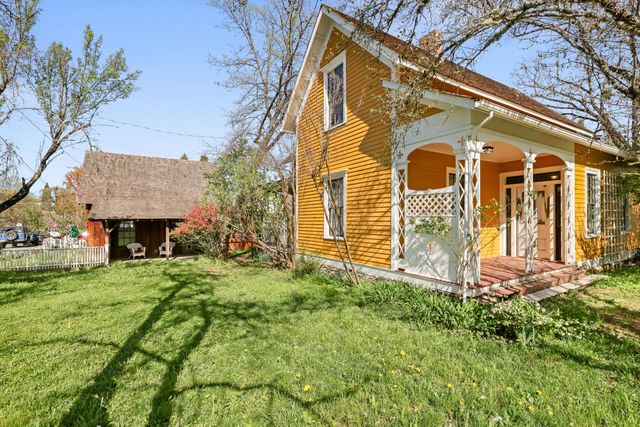 220 8th Street, Jacksonville, OR 97530