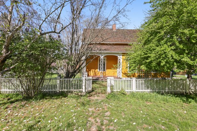 220 8th Street, Jacksonville, OR 97530