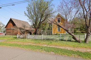 220 8th Street, Jacksonville, OR 97530